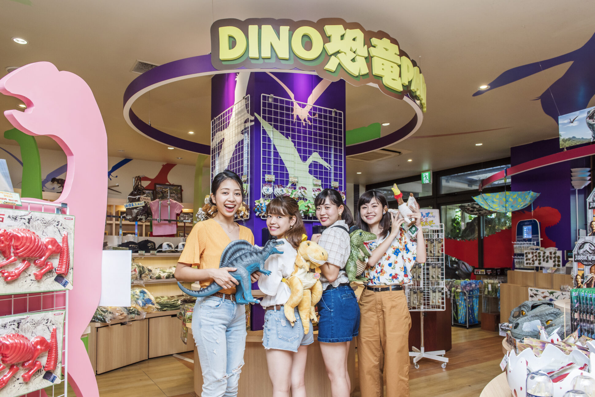 御菓子御殿名護店（DINO恐竜PARKやんばる亜熱帯の森）